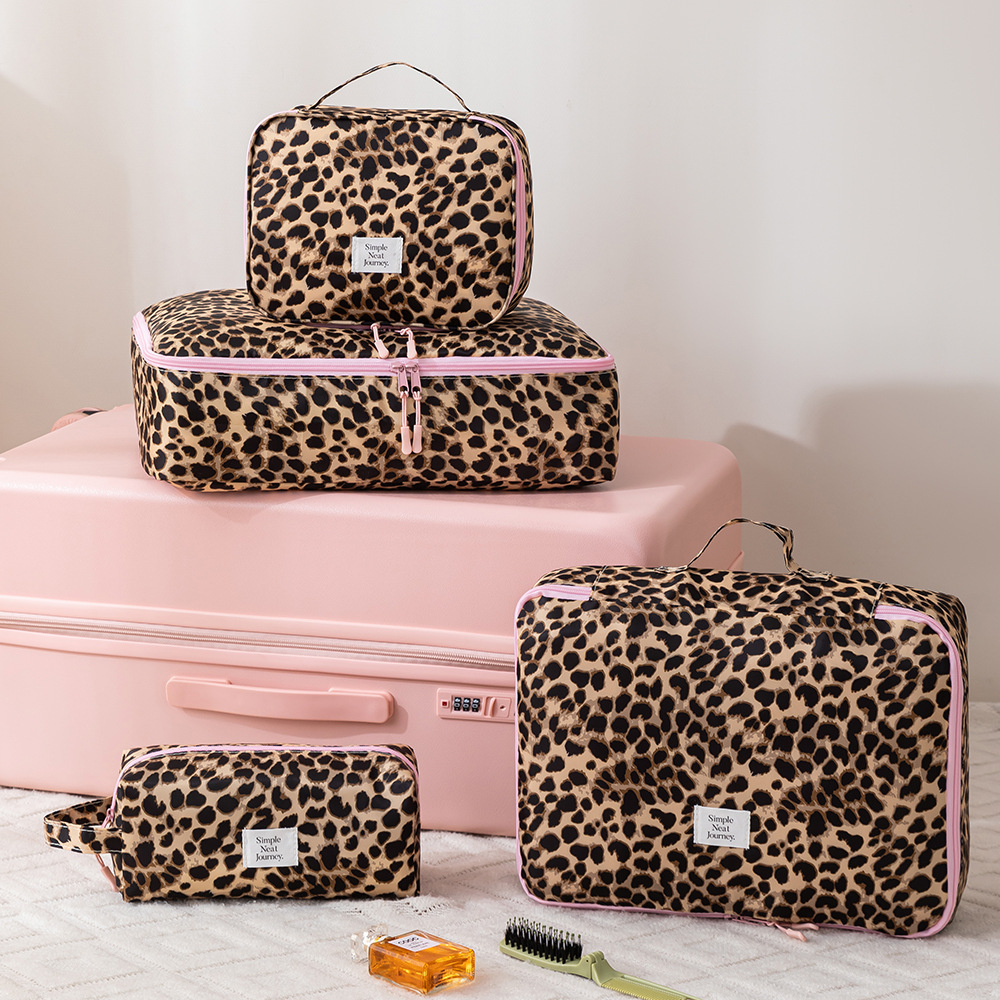 กระเป๋าแต่งหน้าลายเสือดาว กระเ - Travel Accessories Needed บทวิจารณ์และราคา