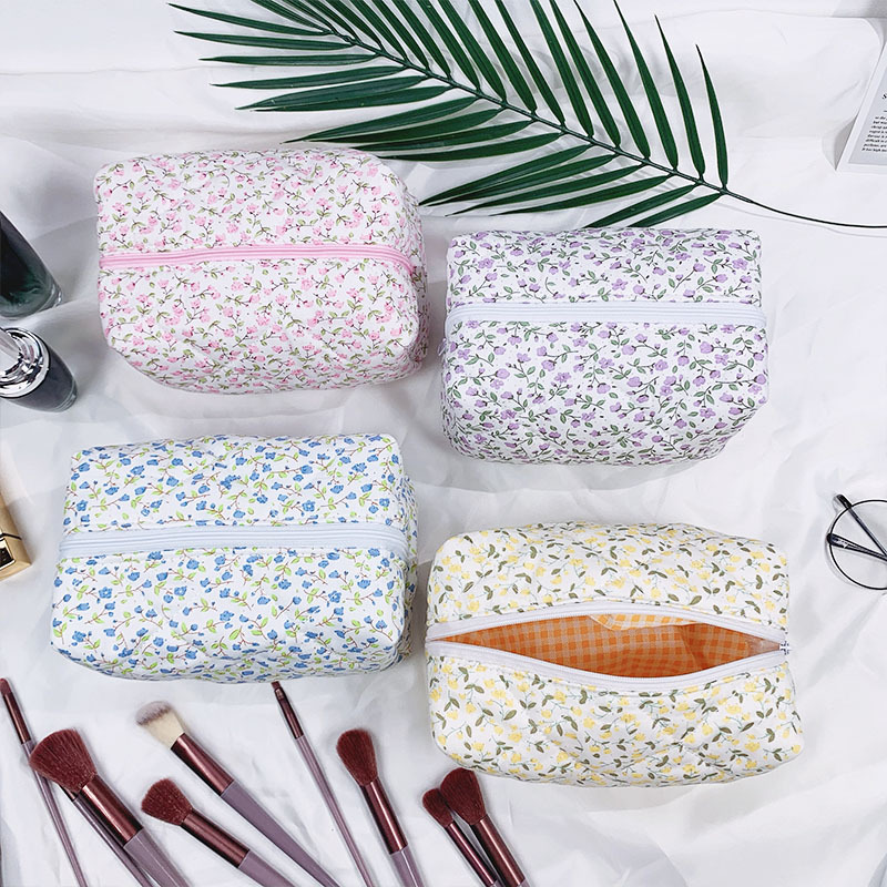 กระเป๋าเครื่องสำอางลายดอกไม้แบ - Travel Accessories Needed บทวิจารณ์และราคา