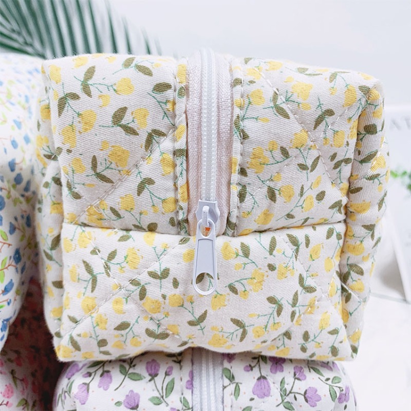 กระเป๋าเครื่องสำอางลายดอกไม้แบ - Travel Accessories Needed บทวิจารณ์และราคา